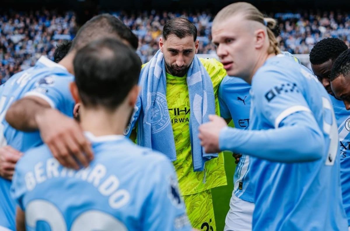 Luapan Emosi Gianluigi Donnarumma: Selebrasi Gila hingga Terjang Kerumunan Fans Usai Manchester City Tekuk Arsenal