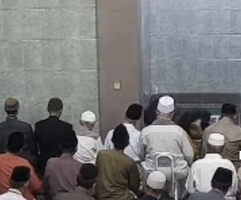 Viral Imam di Depok Meninggal saat Sujud Sholat Subuh