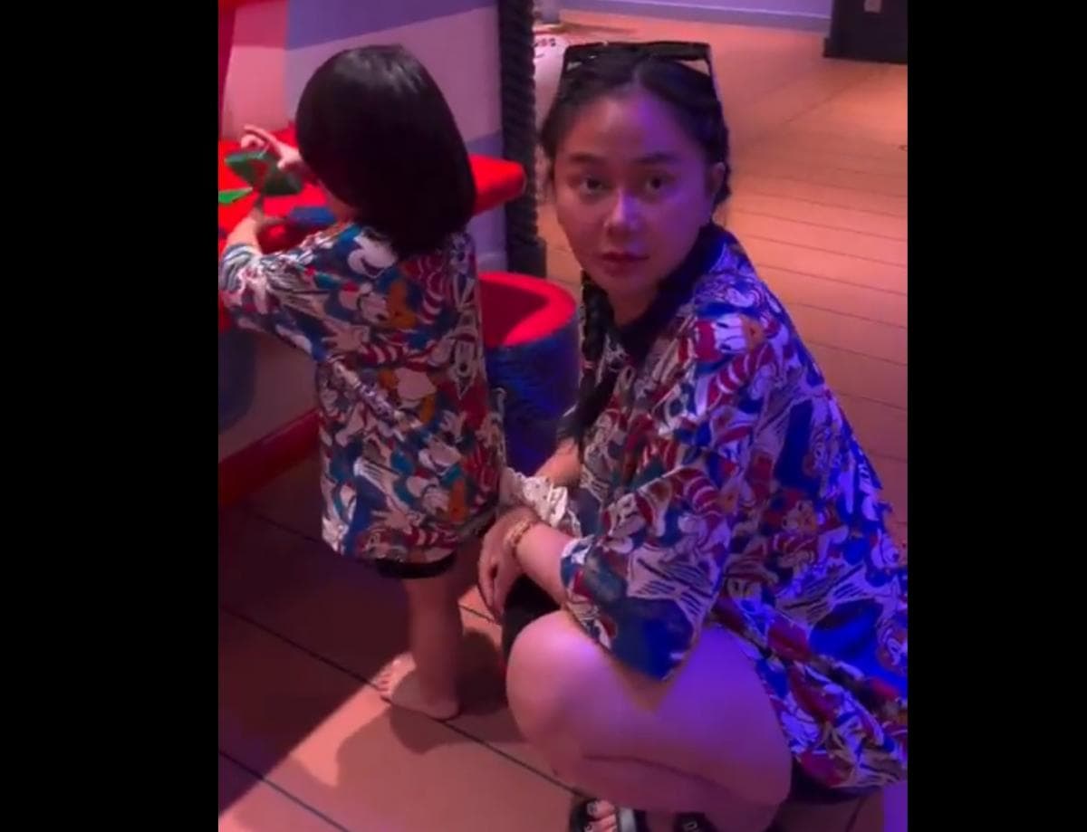 Denise Chariesta Dituding Antikritik usai Anaknya Ganggu Mainan Bocah di Disney Cruise