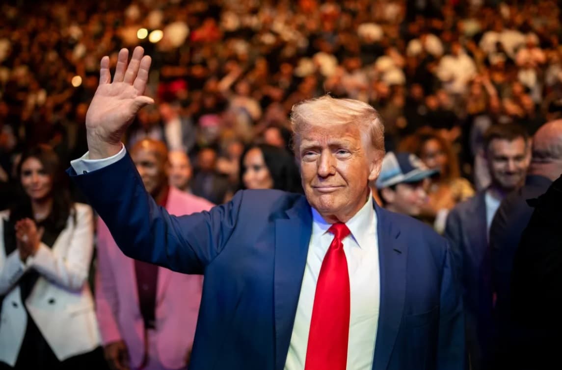 Trump Dievakuasi dari Makan Malam di Gedung Putih Usai Terdengar Tembakan