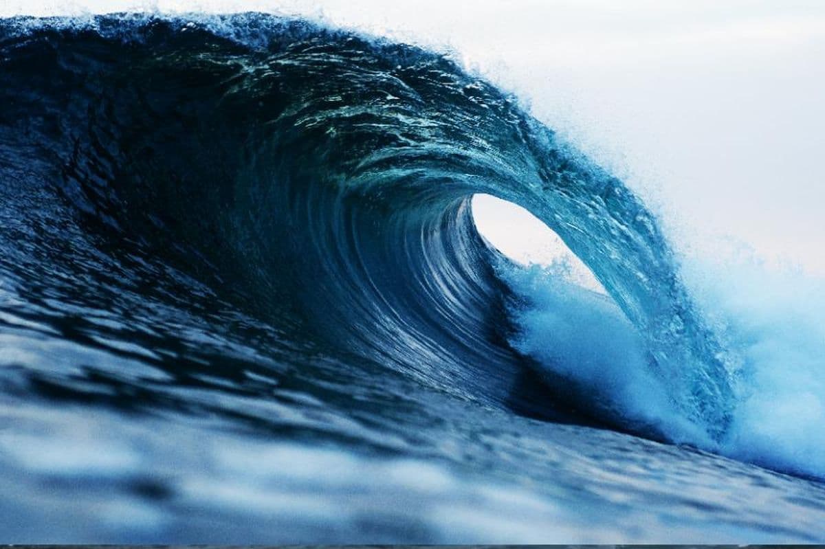 Waspada! Gelombang Sangat Tinggi 4 Meter Potensi Terjang Perairan RI pada 26-29 April