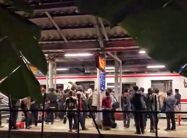 Kronologi Tabrakan KRL dan KA Argo Bromo di Bekasi Timur