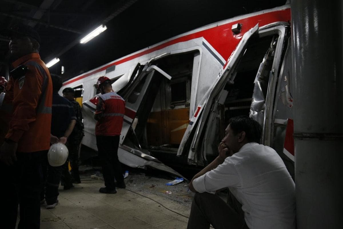 KAI Setop Seluruh Perjalanan Kereta Jakarta-Jawa, Fokus Evakuasi Korban Tabrakan KRL
