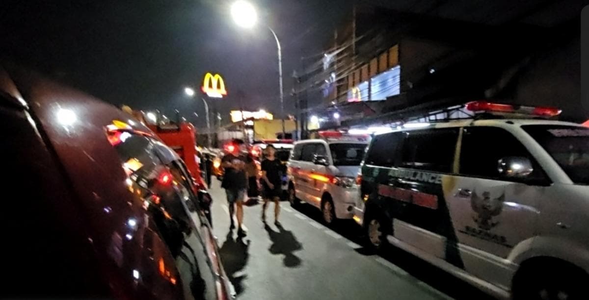 Ambulans dan Mobil Jenazah Siaga, Evakuasi Korban Tabrakan KA di Bekasi Timur Masih Berlangsung