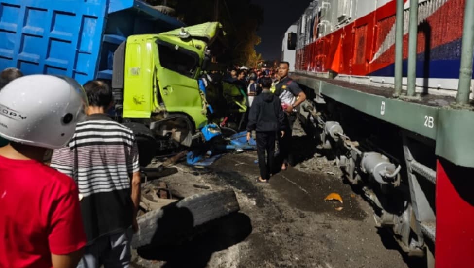 Kereta Tabrak Truk Mogok di Jalur Blitar, Begini Kronologi Lengkapnya!