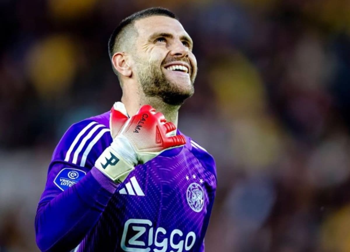 Penampilan Maarten Paes di Laga Ajax Amsterdam vs PSV Dikritik, Pandit Belanda: Sangat Aneh Pria Ini Bisa Perkuat De Godenzonen