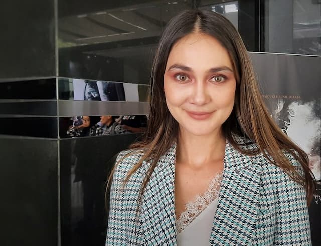 Luna Maya Akui Tak Pernah Batasi Karier Maxime Bouttier, Termasuk Adegan Mesra di Film