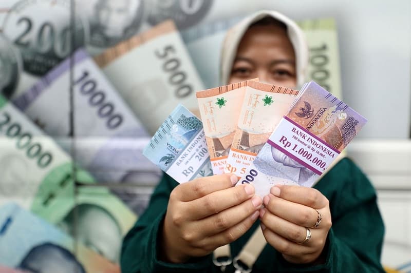 Influencer Sebut Rupiah Melemah Untungkan RI, Ekonom Nilai Itu Menyesatkan