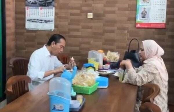 Makan Sate Bareng Iriana, Kegiatan Pertama Jokowi Setelah Enggak Jadi Presiden