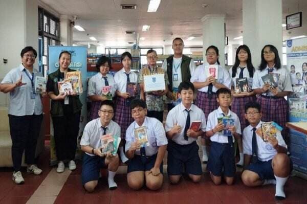 Antusiasme Siswa Sekolah Regina Pacis Donasi Buku Bacaan Bersama MNC Peduli