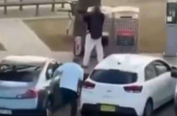 Pria Muslim yang Serang Pelaku Penembakan Komunitas Yahudi di Sydney Ternyata Penjual Buah