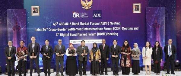 OJK Dorong Penguatan Pasar Obligasi Berdenominasi Mata Uang Lokal