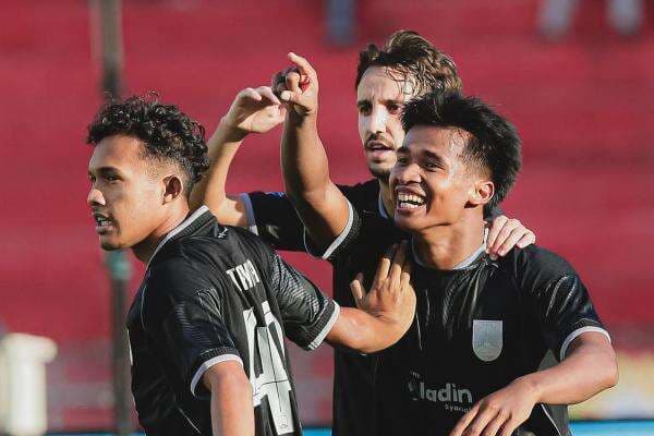 Hasil Semen Padang vs Persis Solo di Super League 2025-2026: Menang 3-2, Laskar Sambernyawa Geser Kabau Sirah!