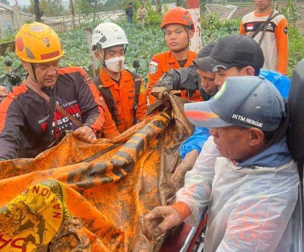 Korban Tewas Longsor Cisarua Bertambah Jadi 9 Orang