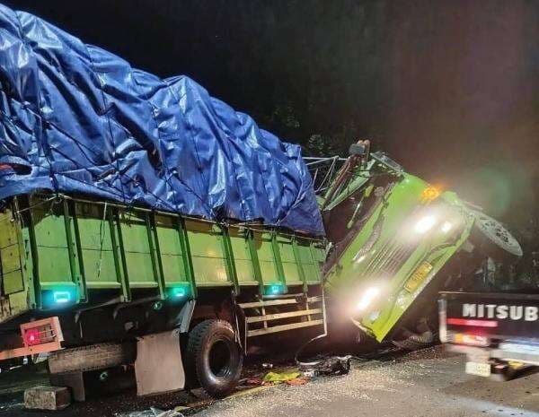 Tabrakan Beruntun di Jalan Bojonegoro-Ngawi, Begini Kronologi dan Kondisi Korban Tabrakan Beruntun di Jalan Bojonegoro-Ngawi, Begini Kronologi dan Kondisi Korban