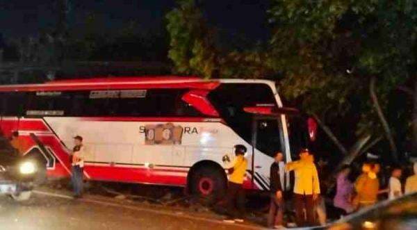 Tabrakan Karambol Bus Pariwisata vs 8 Kendaraan di Jalan Beji Batu Malang, 4 Orang Meninggal Dunia