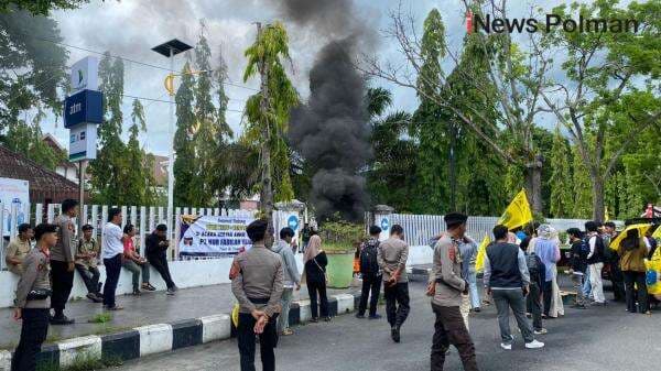 Mahasiswa PMII Unasman Geruduk Kantor Bupati Polman, Tuntut Transparansi Pengelolaan APBD