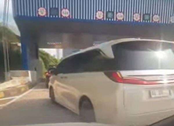 Ini Kata Polisi soal Mobil Berpelat RI 25 Serobot Antrean di Gerbang Tol Cilandak