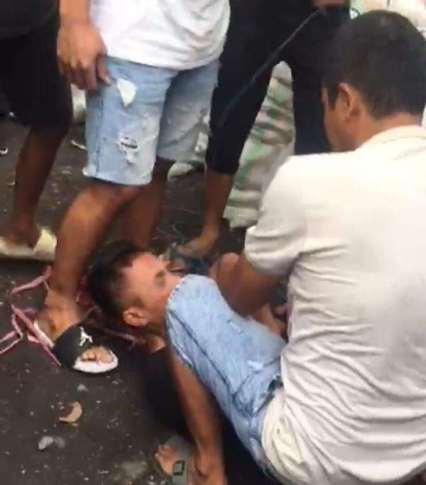 Modus Bawa Kabur Motor saat COD, Seorang Warga Babak Belur Dihajar Warga di JLS Bades Modus Bawa Kabur Motor saat COD, Seorang Warga Babak Belur Dihajar Warga di JLS Bades