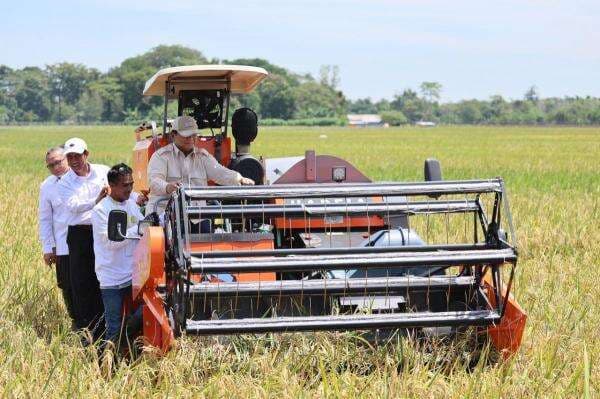 Akan Buka 80 Ribu Koperasi di Desa, Prabowo: Masing-Masing Punya Kamar Pendingin dan 2 Truk Akan Buka 80 Ribu Koperasi di Desa, Prabowo: Masing-Masing Punya Kamar Pendingin dan 2 Truk