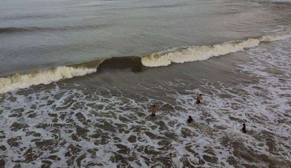 BMKG: Waspada Gelombang Tinggi hingga 4 Meter di Sejumlah Wilayah