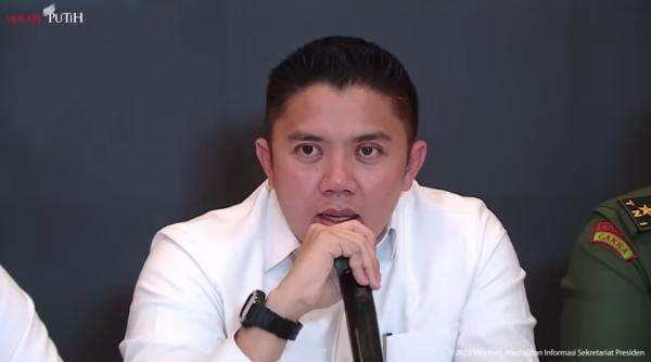 Seskab Teddy Sebut Ada Pihak Bandingkan Penanganan Bencana dengan Pemerintahan Sebelumnya