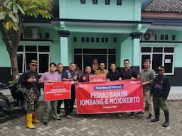 Telkomsel Salurkan Bantuan CSR, Dukung Pemulihan Pasca Banjir di Mojokerto dan Jombang