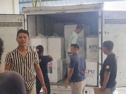 Jelang Pemungutan Suara, KPU Grobogan Geser Logistik Pilkada 2024 ke 19 Kecamatan