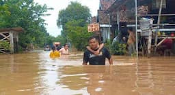 Ngeri, Banjir Setinggi Dada Kembali Serang Warga Jombang, Kondisi Warga Mengenaskan