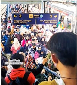 Libur Panjang, Penumpang KRL Commuterline Membeludak