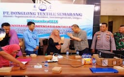 PT Donglong Textile Semarang Bagikan Uang Kompensasi Dampak Lingkungan kepada Warga Plumbon Sragen