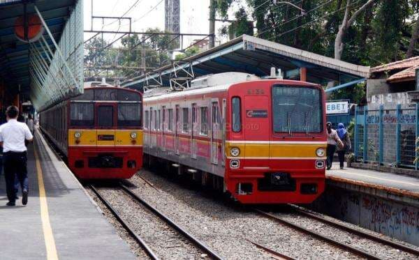 KAI Commuter Rekayasa 19 Perjalanan KRL Tanah Abang-Rangkasbitung Akibat Longsor