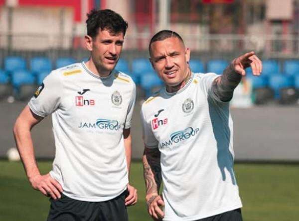 Persib Bandung dan Persija Jakarta Berebut Radja Nainggolan Jelang El Clasico?