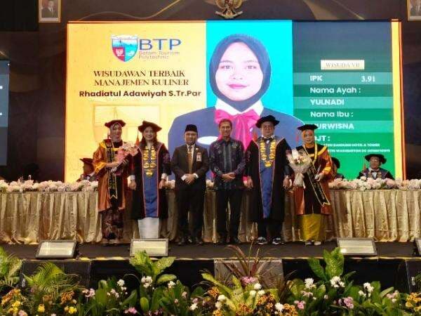 Politeknik Pariwisata Batam Wisuda 171 Mahasiswa Program Diploma dan Magister