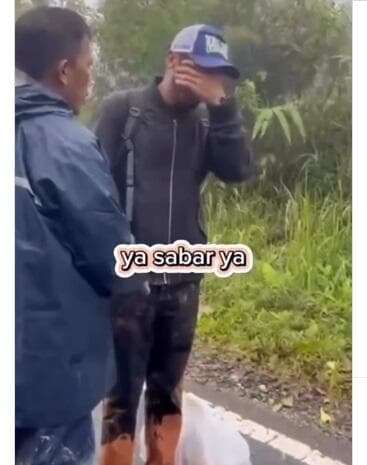 Kisah Sedih Seorang Ayah Jalan Puluhan KM demi Mencari Keluarganya yang Hilang Diterjang Banjir Sibolga