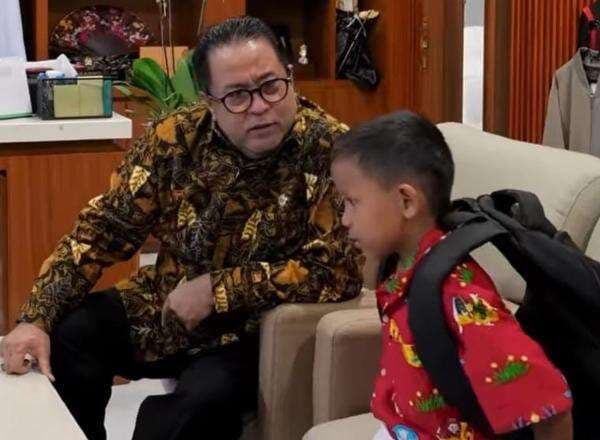 Hafithar, Bocah SD yang Viral Naik KRL dari Tangerang Bertemu Wagub Rano