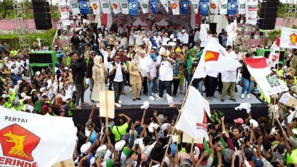 Siap Sambut Kemenagan, Puluhan Ribu Massa Hadiri Kampanye Akbar Paslon ESA di Stadion Wombik,