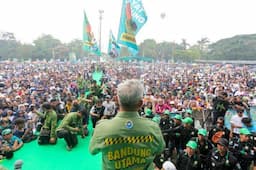 Ribuan Pendukung Padati Kampanye Akbar Farhan-Erwin di Lapangan Tegallega