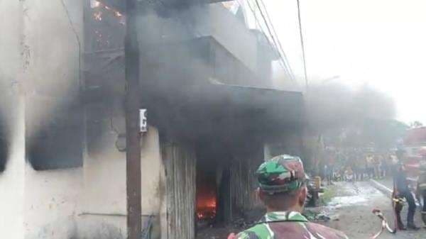 Kebakaran Bengkel di Tuban, Pekerja Panik Selamatkan Kendaraan