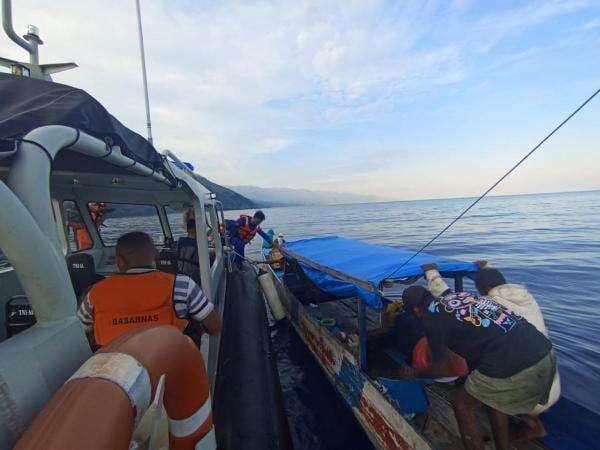 Enam Nelayan Alor Terombang-Ambing di Laut, Tim SAR Gabungan Lakukan Evakuasi Enam Nelayan Alor Terombang-Ambing di Laut, Tim SAR Gabungan Lakukan Evakuasi