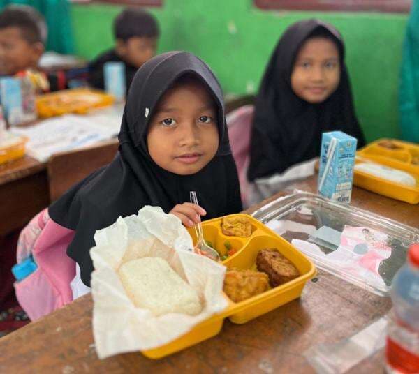 Pupuk Kujang Ajak Ribuan Siswa Nikmati Makan Bergizi Gratis