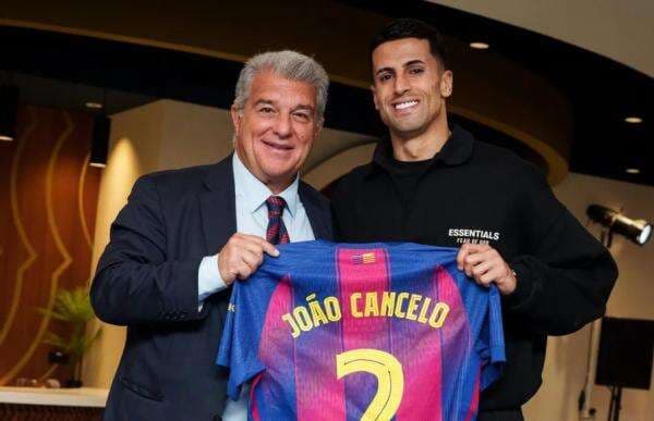 Joao Cancelo Merinding usai Resmi Kembali ke Barcelona, Begini Pengakuannya