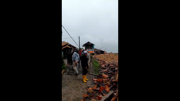 Operasi SAR Longsor Cisarua Bandung Barat Berjalan 24 Jam Nonstop