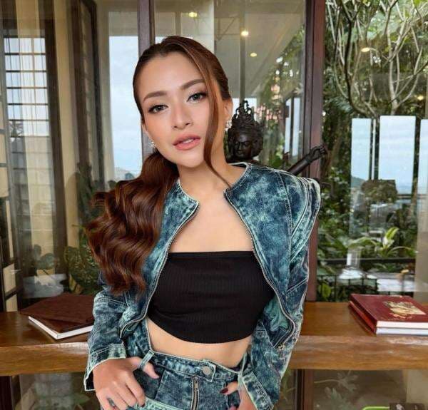 Viral Nathalie Holscher Lupa Mute Live saat Angkat Telepon Cowok, Netizen Heboh