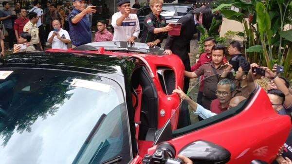 Ferrari dan Harley Davidson Dihadirkan di Sidang Tipikor Kasus Vonis Lepas CPO  