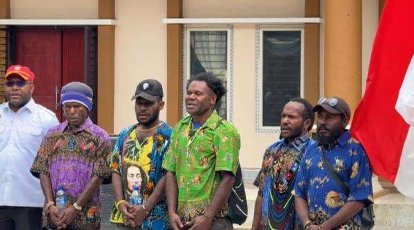 Lima Pentolan KKB di Intan Jaya Menyerahkan Diri, Ini Identitas Lengkapnya!