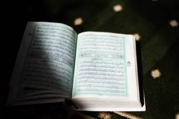 15 Huruf Tajwid Ikhfa dan Contoh Bacaannya di Dalam Alquran