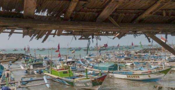 Cuaca Ekstrem, Nelayan di Lebak Selatan Pilih Tak Melaut