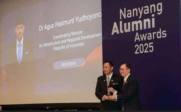 Diganjar Penghargaan Alumni NTU Singapura, AHY Cerita soal Tinggalkan Militer dan Masuk Politik