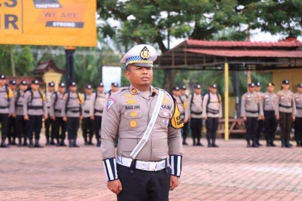 Wakapolda Riau Pimpin Apel Pengecekan  Kesiapsiagaan Pengamanan Pilkada Personel Polres Rohil